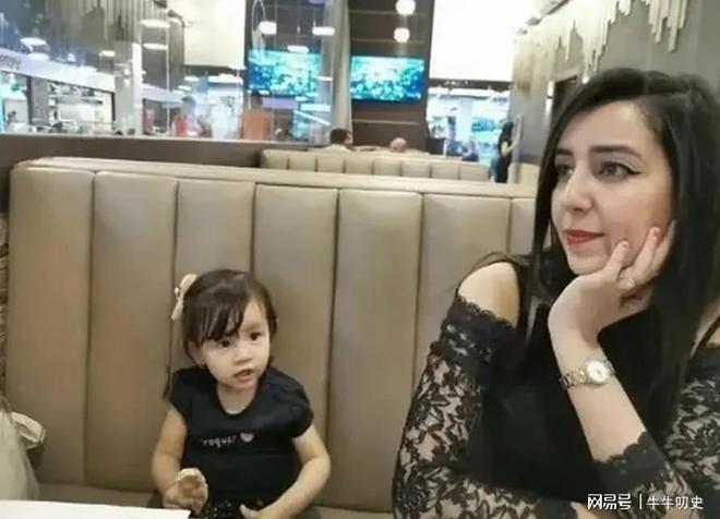 富家女岳父要彩礼1000元几年后身价上亿AG真人澳门百家家乐山东小伙娶27岁非洲(图5)